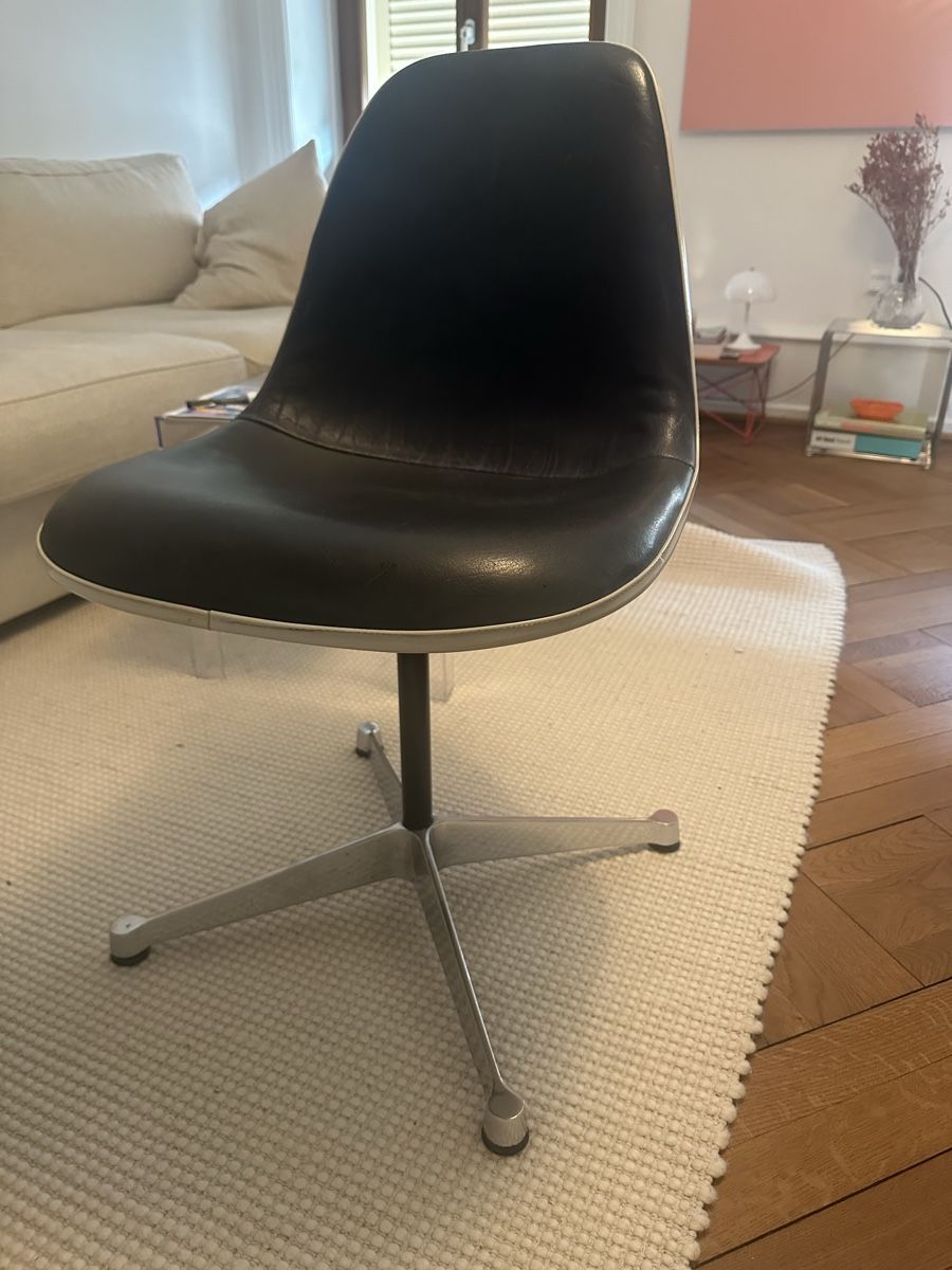 Vitra Sedie: Vitra Eames leather side chair - Einzelstück aus den 70er – Usato da Basel venduto da and__1 2
