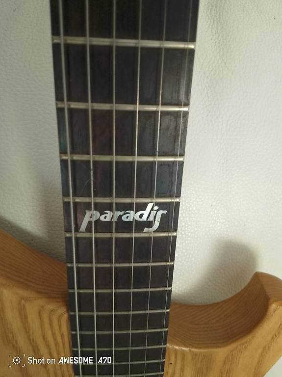 Strumenti musicali: Guitare paradis – Usato da Paudex venduto da TCHAKS 3
