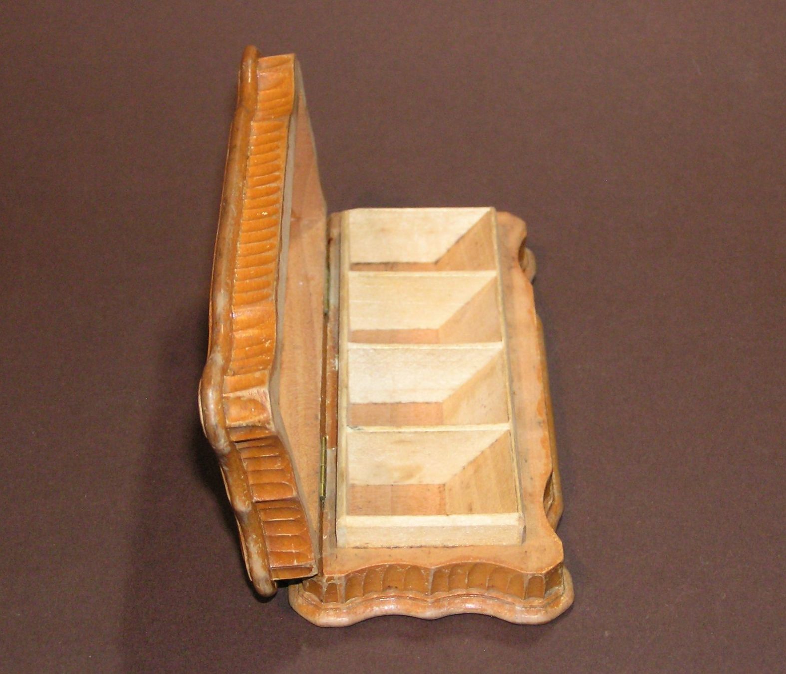 Dosen: ALTE BRIENZER BRIEFMARKEN SCHATULLE – Gebraucht aus Grenchen von Antique-hunter 2