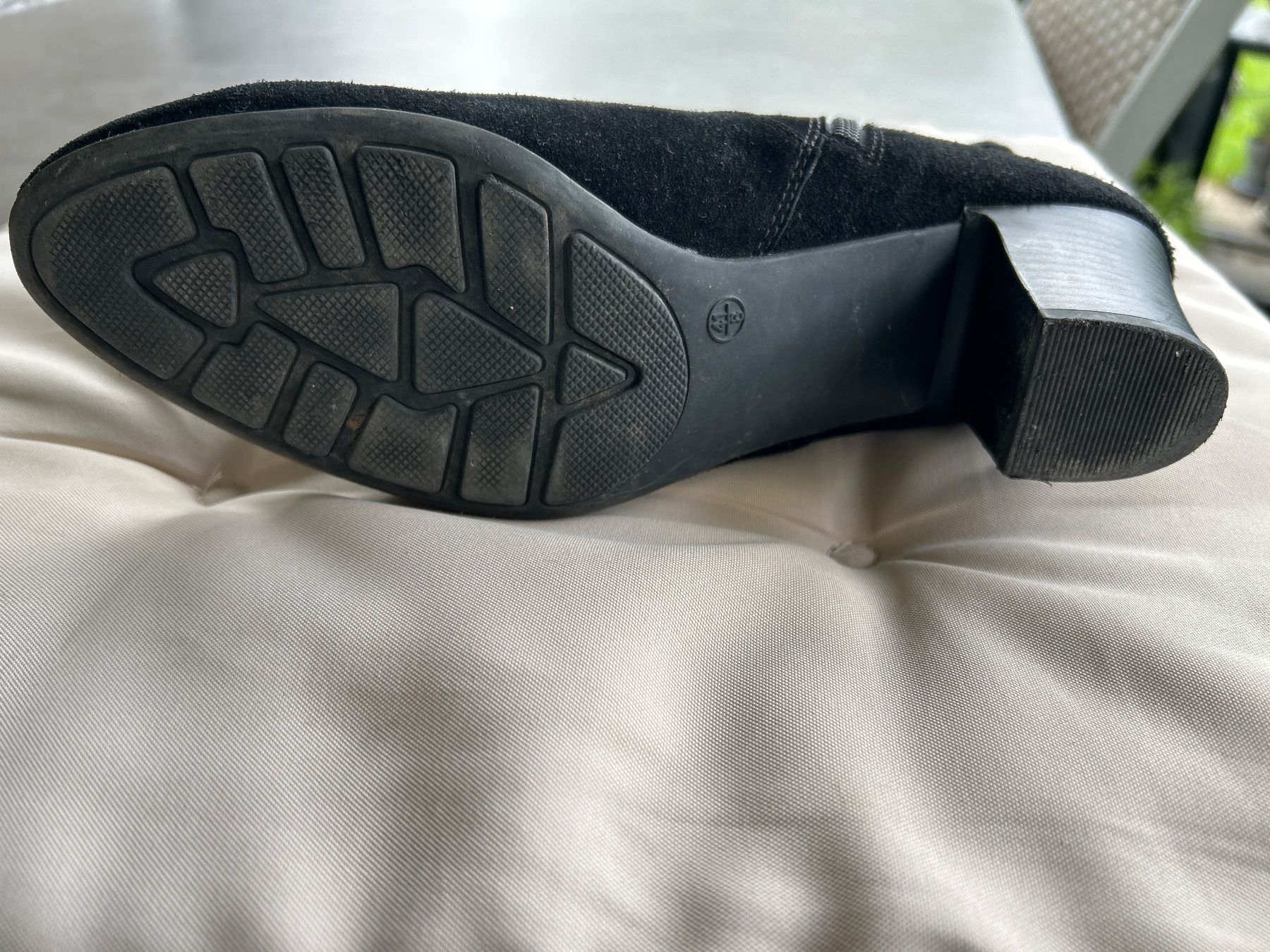 Scarpe da donna: Schwarze Stiefeletten Wildleder, Gr. 41, Herbst/Win... – Nuovo (secondo la descrizione) da Lupfig venduto da Hasihopp 2