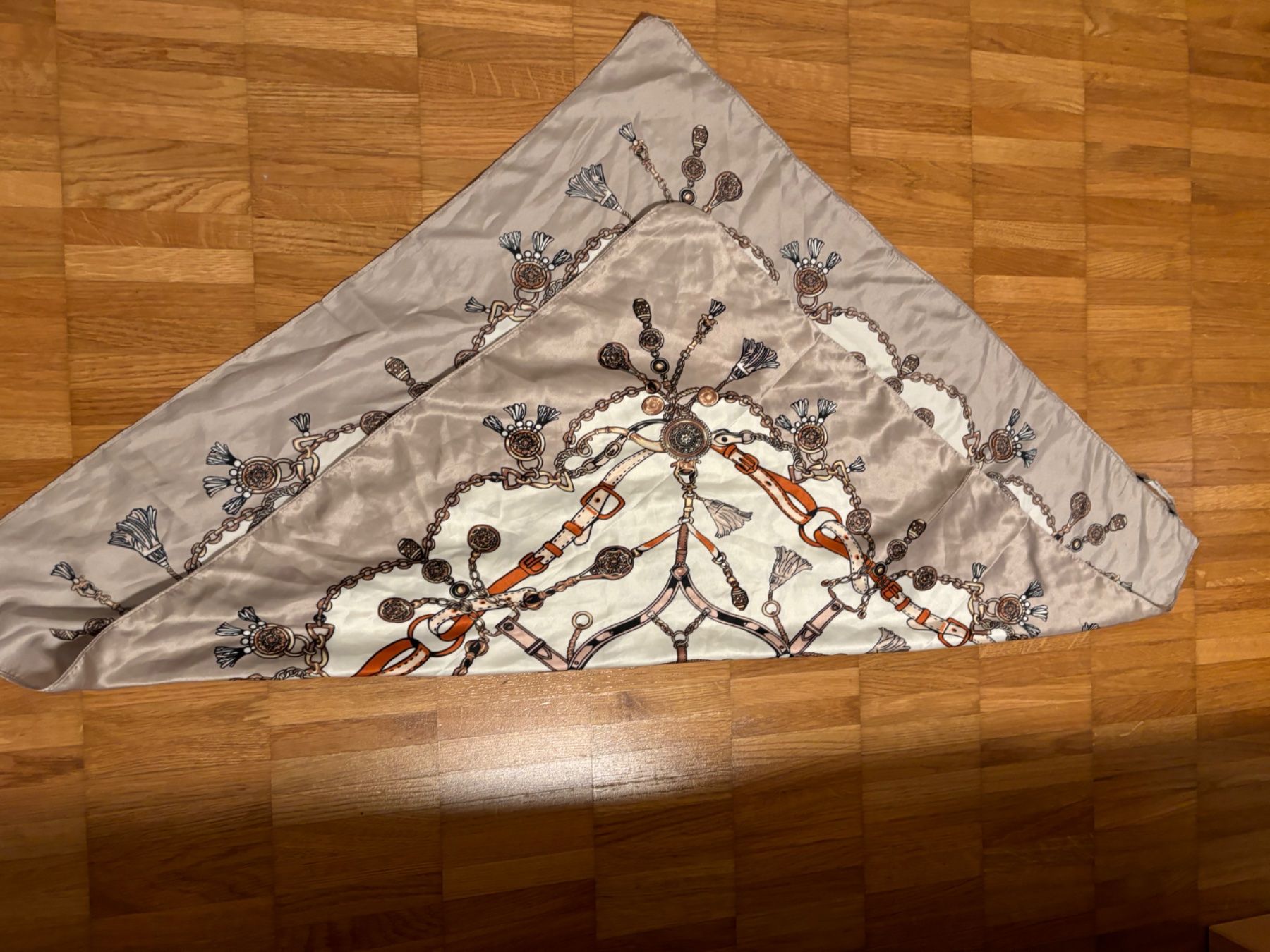 Foulard & Sciarpe: Schickes Foulard, neuwertig – Nuovo (secondo la descrizione) da Winterthur venduto da Sunshine143 2