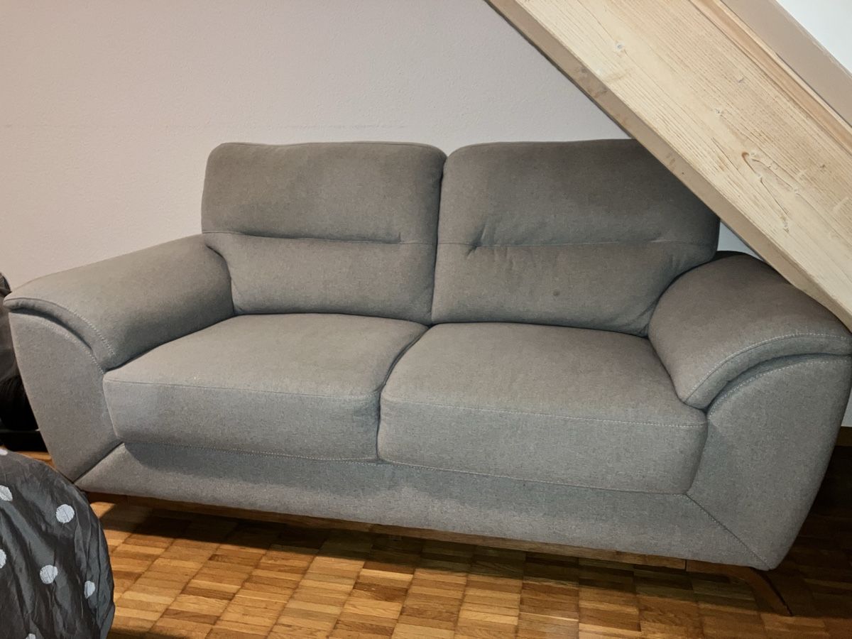 Sofas: 2er Sofa in Grau – D'occasion à Effretikon par bodycheck77