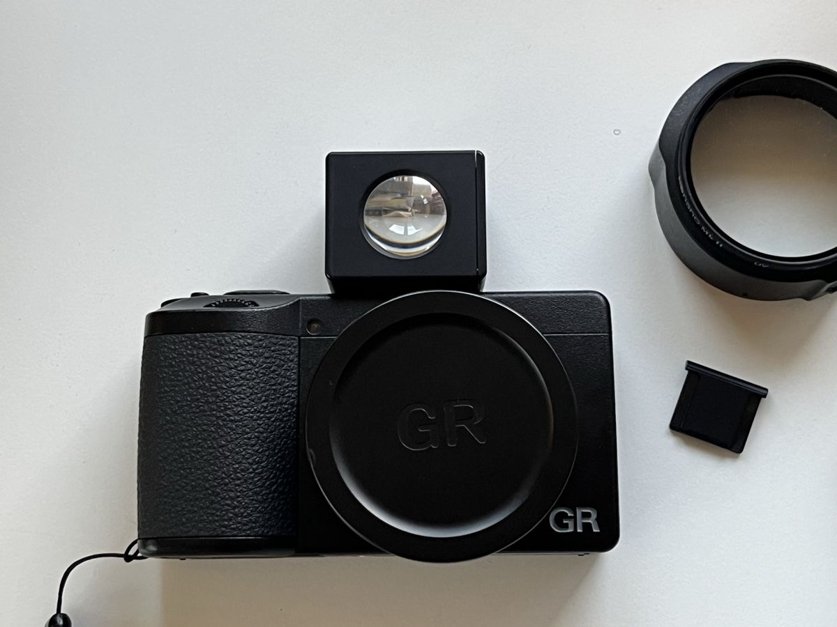 Ricoh Fotocamera: Ricoh GR IV with accessories – Usato da Küsnacht ZH venduto da dig_7bgy 5
