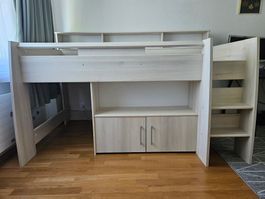 Hochbett mit viel Stauraum/"Höhle"
