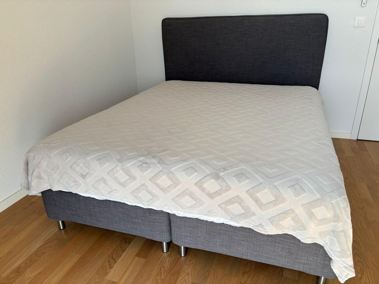 Ikea Letti: IKEA Double bed + matress – Usato da Genève venduto da Yana.M