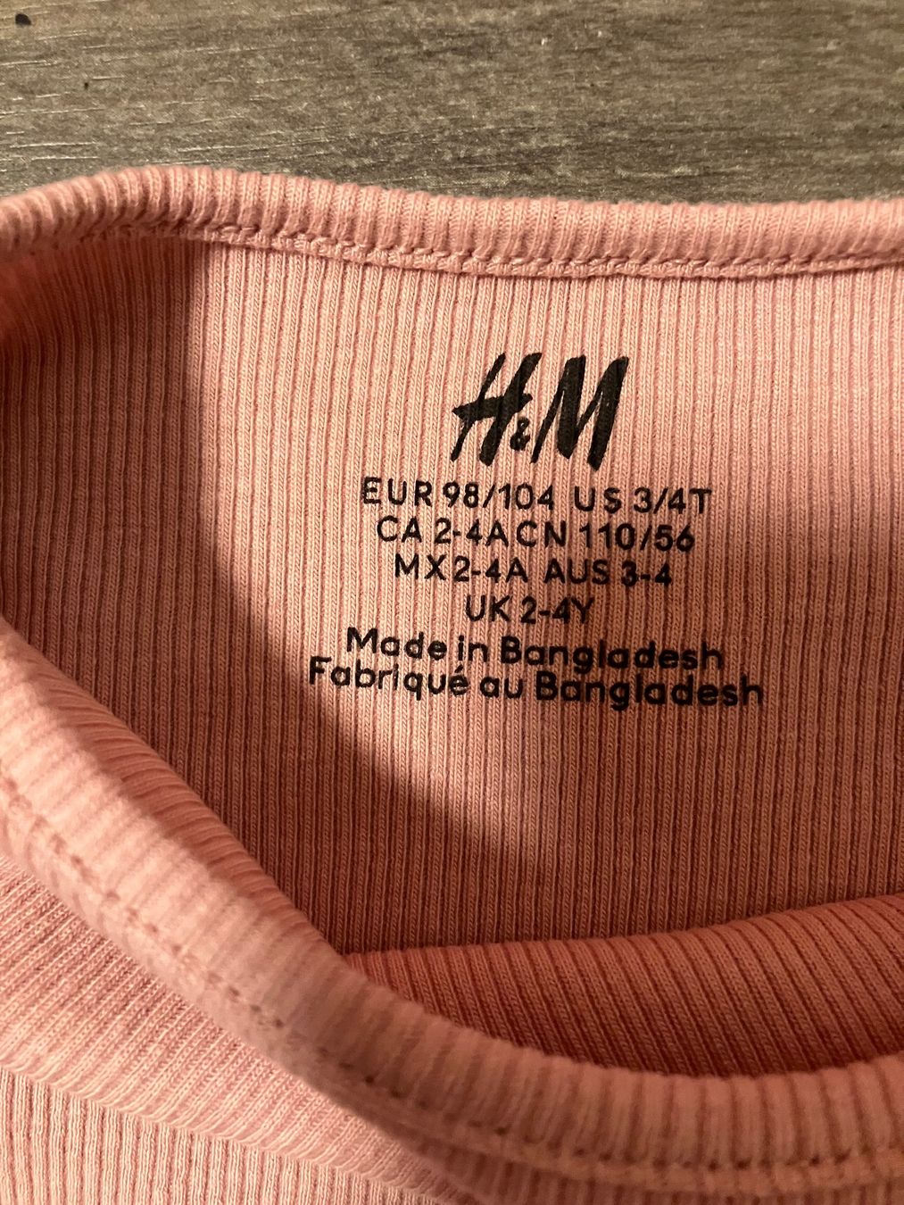 H&M Lotti & Set di vestiti: Langarmshirts H&M 98/104 - 2 Stk. – Nuovo (secondo la descrizione) da Gattikon venduto da stri_lgs79 2