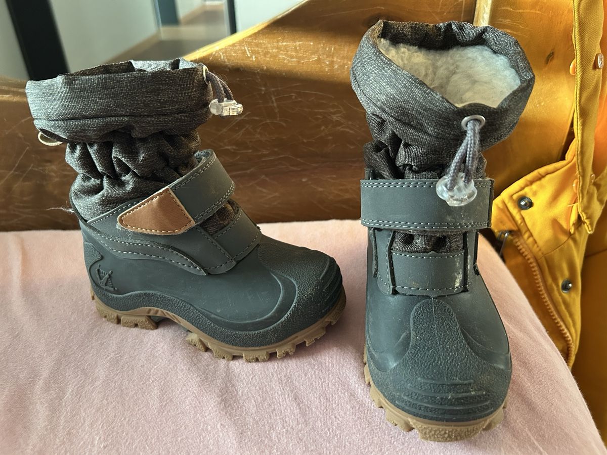 Scarpe per ragazzi: Winterstiefel Grösse 25 – Usato da Sarmenstorf venduto da ramoeneli