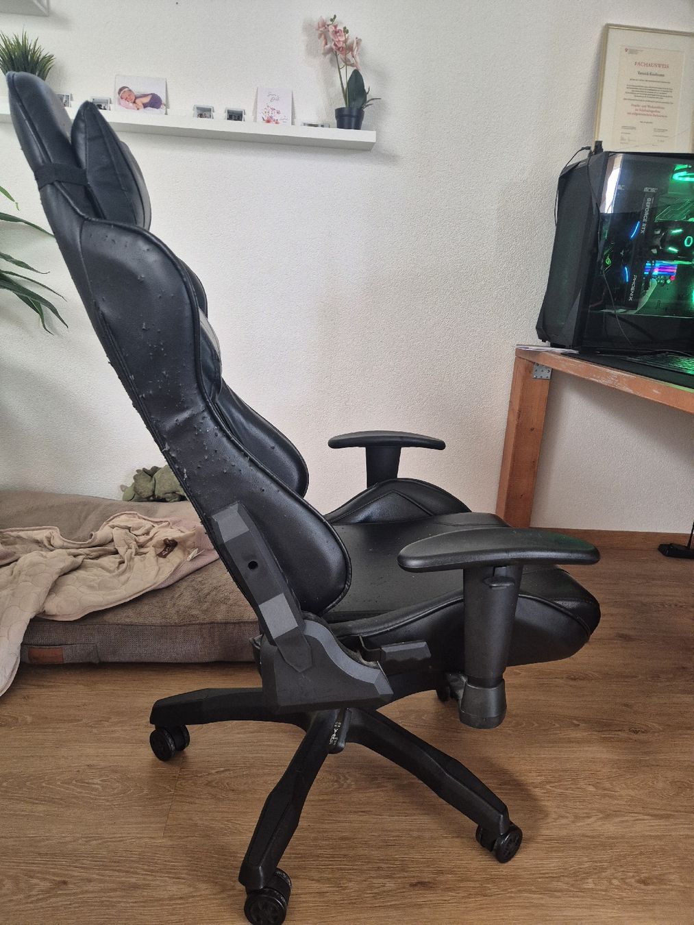 TecTake Stühle: verkratzter Gamingstuhl – Gebraucht aus Root von yan1234 1