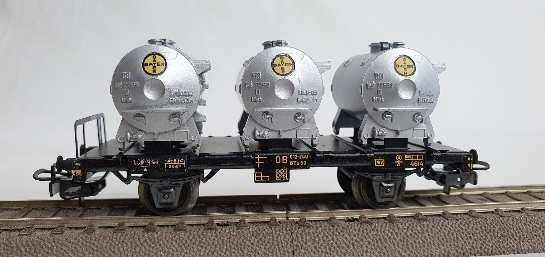 Märklin Modelleisenbahnen: Märklin 4520 DB Behältertragwagen "Bayer", Version: 1960 – Gebraucht aus Seon von voAllBah