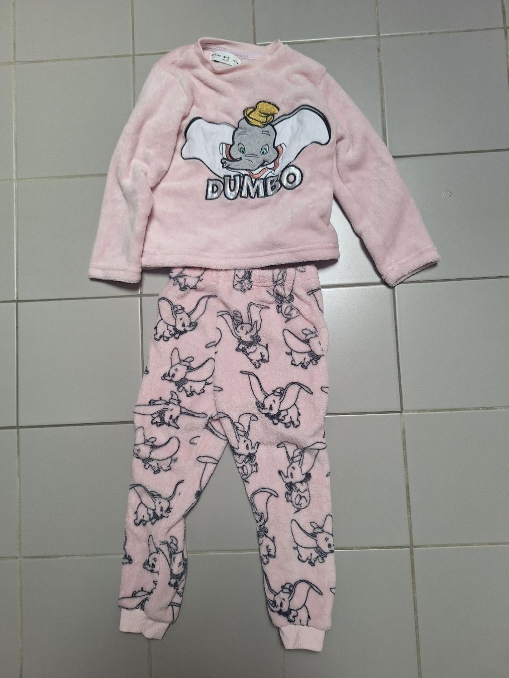 Pyjamas: Kuscheliges Pyjama Grösse 110 – D'occasion à Sissach par not_c2zq