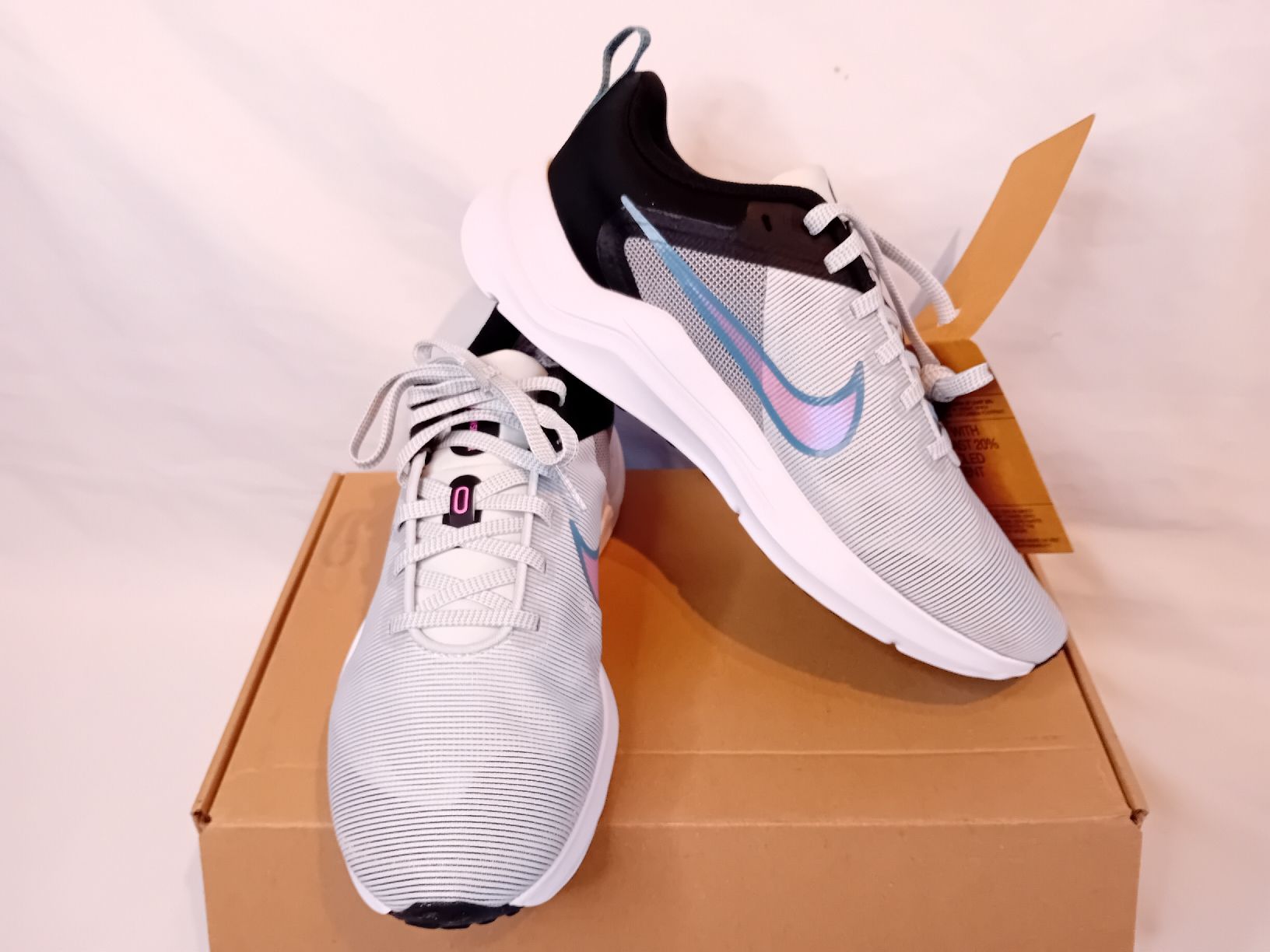 Nike Scarpe da donna: Nike Downshifter 12 Sneaker Gr.40   Damen  Grau Neu – Nuovo (secondo la descrizione) da Schweizersholz venduto da freyle1 1