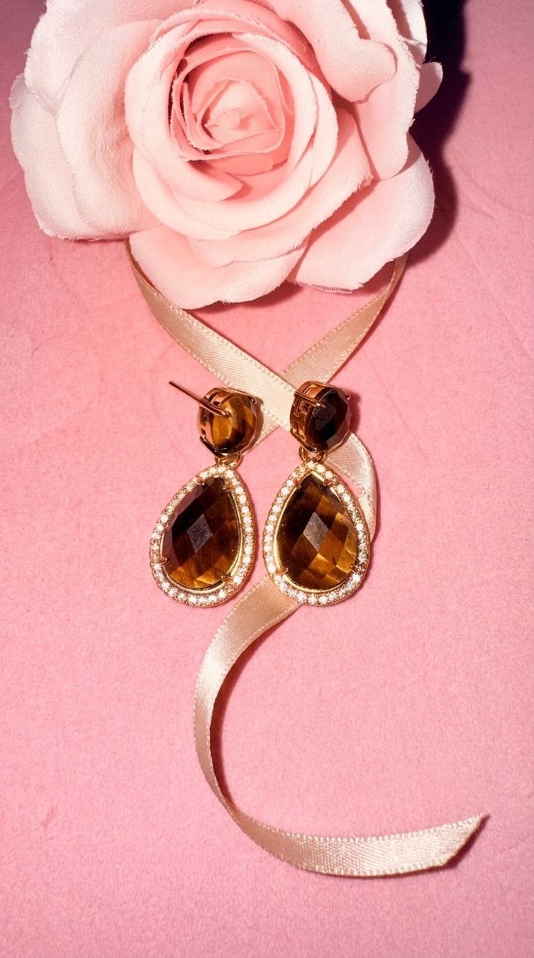 Ohrringe & -stecker: Boucles d'oreilles œil de tigre avec zircons – Neu und originalverpackt aus St-Maurice von Sandrinette123
