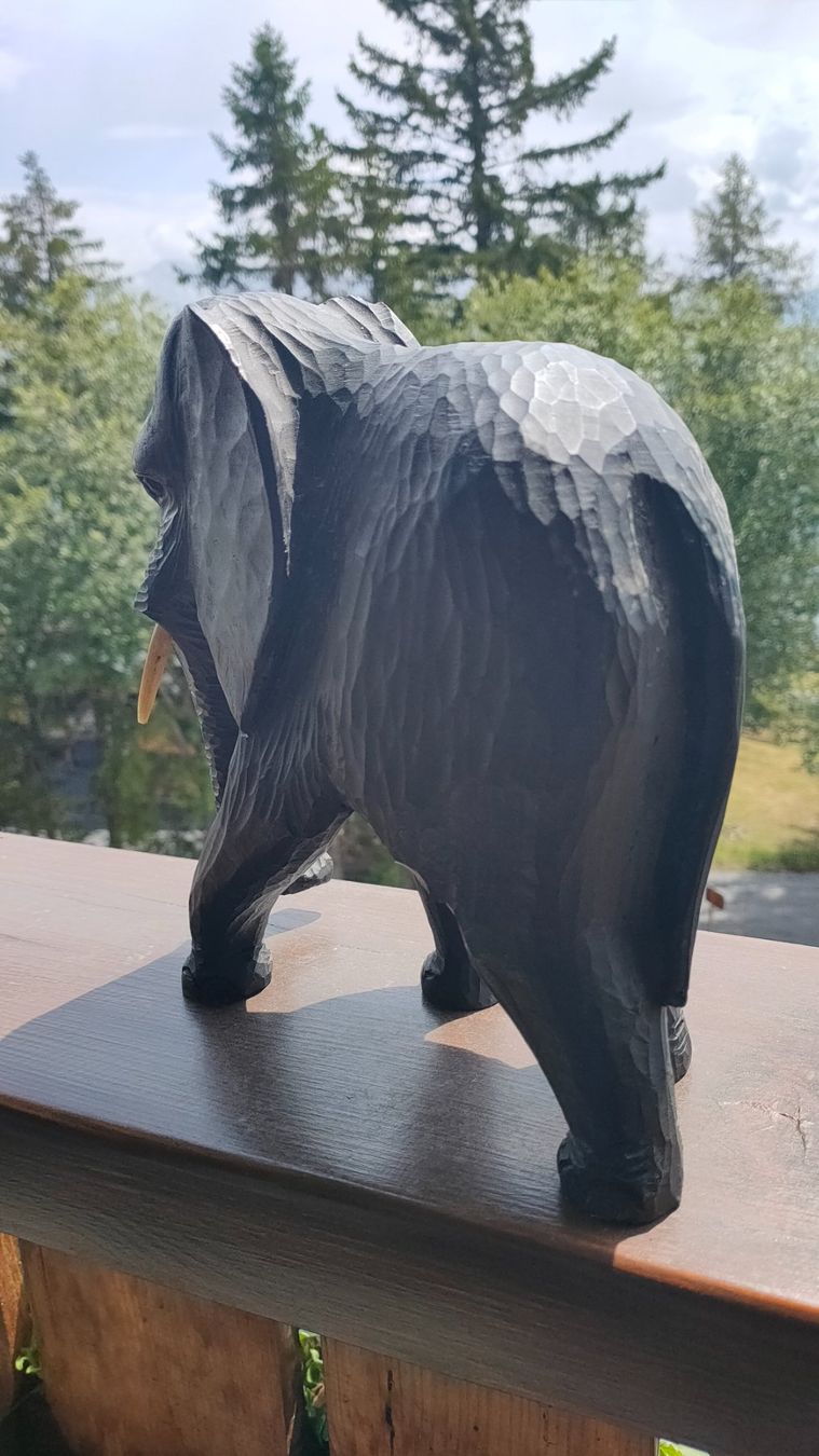 Statuette: Sculpture éléphant en bois de tilleul – Usato da Crans-Montana venduto da Camphill 2