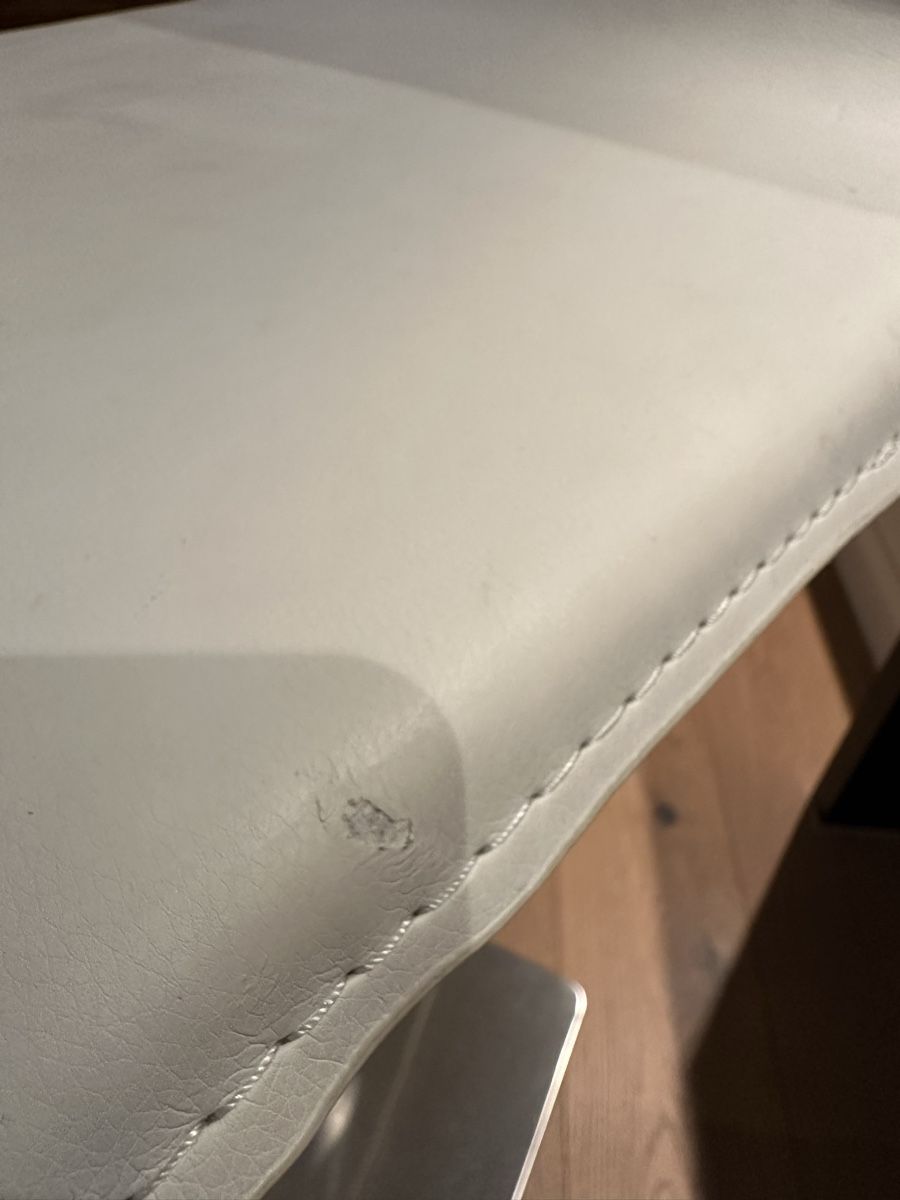 Hocker: 2 Barhocker weiss mit Metallfuss – Gebraucht aus Pfäffikon ZH von AnnSchi_1 5