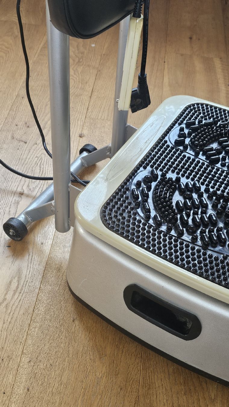 Dispositivi per massaggi: Vibrationsplatte VibrAlive plus – Usato da Steckborn venduto da Demian26 1