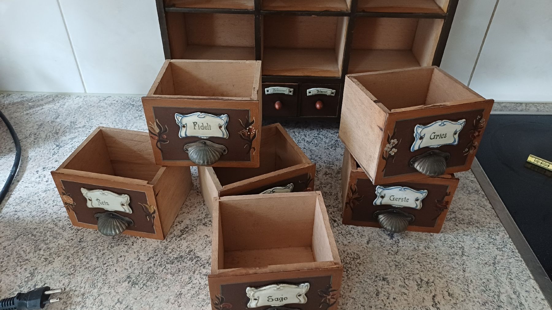 Cassettiere: Antikes einzigartiges  Gewürzkästli – Usato da Flawil venduto da Pinkmalibu 6
