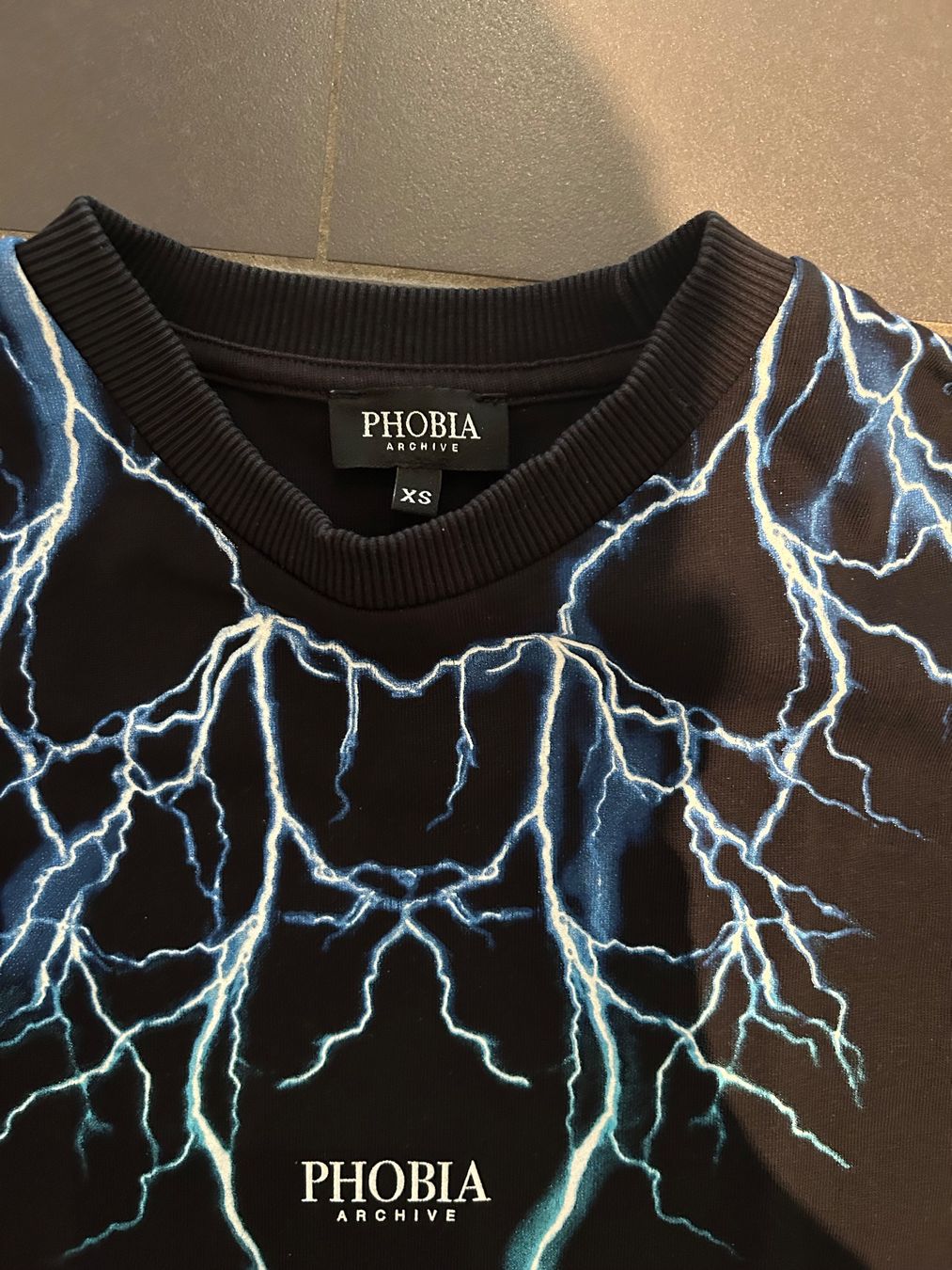 T-shirt: phobia archive t-shirt – Nuovo (secondo la descrizione) da Schlieren venduto da Leavio 1