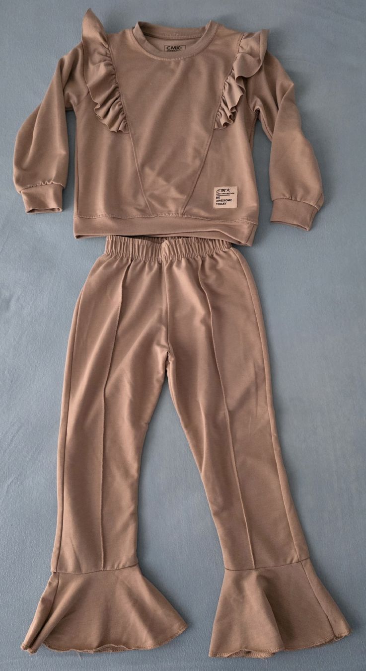 Anzüge: CMK Mädchen Set, Gr. 140/152, Top Zustand! – Neu (gemäss Beschreibung) aus Zell LU von claro62