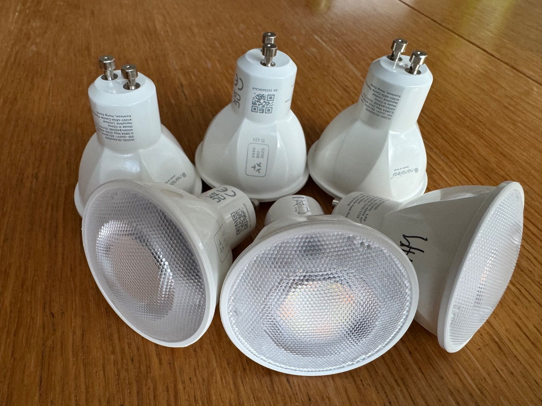Nanoleaf Lampade: Nanoleaf Essential GU10 Spot - Farbig - Matter -- 6 Stk. – Usato da Horriwil venduto da Marzocco1