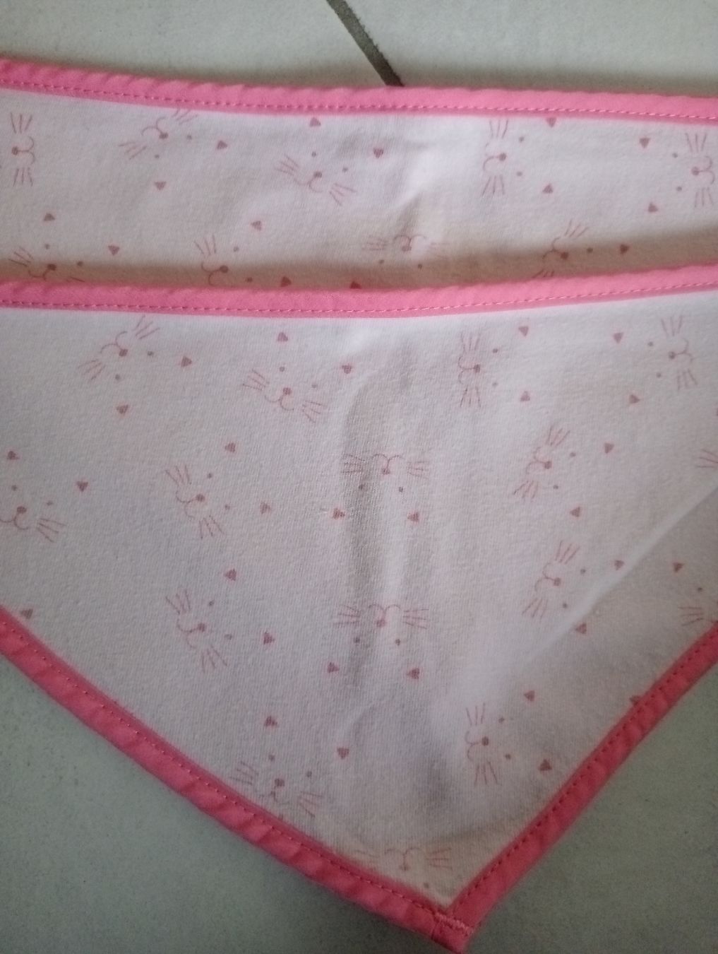 Baby-Mahlzeiten: Baby-Lätzli Set, Mädchen – Gebraucht aus Bilten von ale_8cyx 1