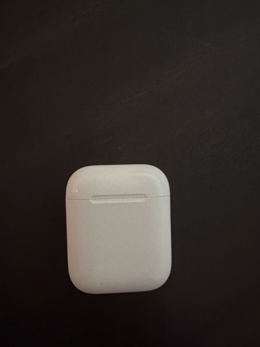 Apple Casques audio: Apple AirPods 1 Generation with Charging Case Used – D'occasion à Olten par Solongoo