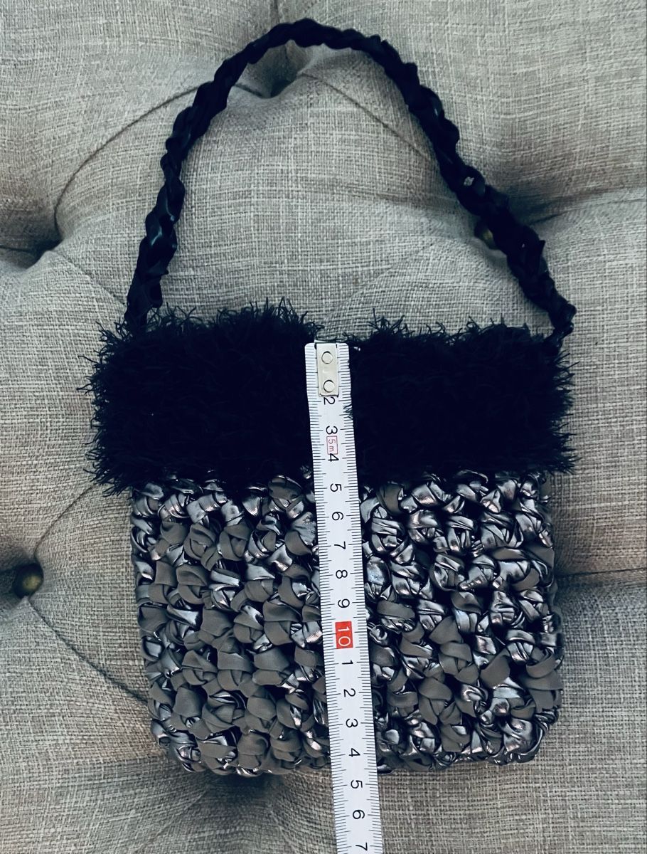 Borse da donna: Tasche schwarz silber Kunstfaser mit Fellrand – Nuovo e nell'imballaggio originale da Au ZH venduto da Jaggy4 3