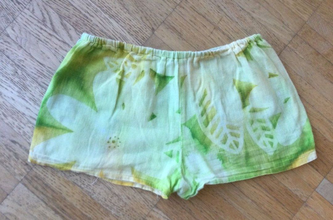Pantaloni: Sommer Shorts Mädchen, Gr 128 – Usato da Zürich venduto da ShadowVorlon 1