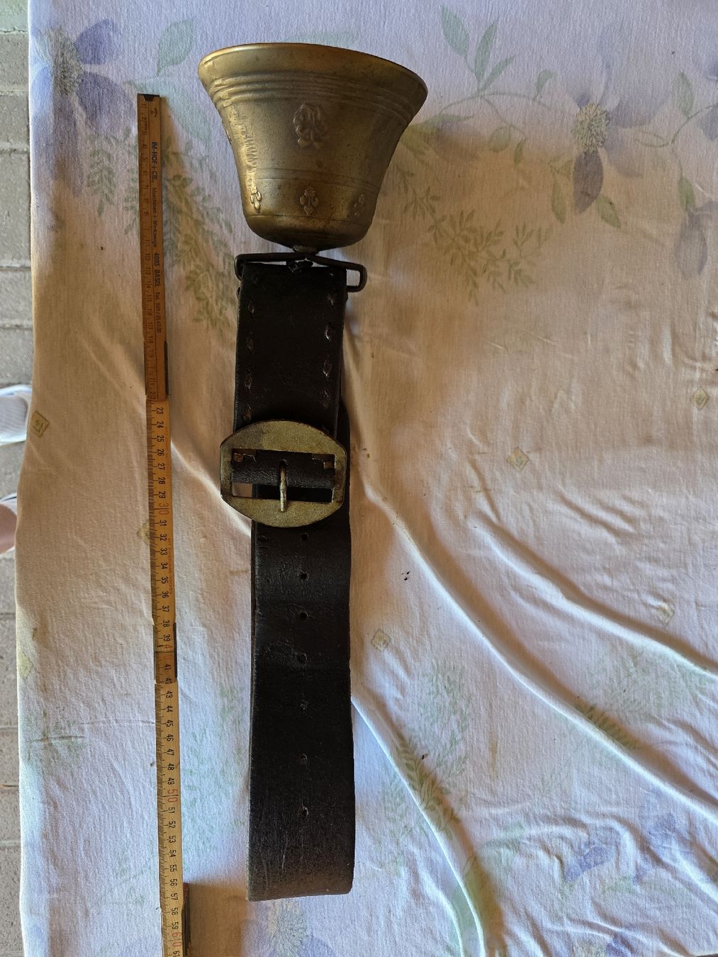 Cloches & sonnailles: Kuhglocke mit Lederriemen – D'occasion à Laufen par elias39