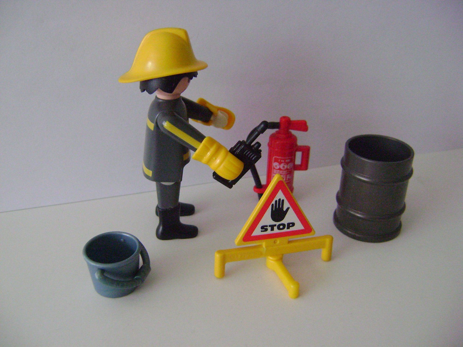 Playmobil Giocattoli: Playmobil - Feuerwehrmann mit Equipment – Usato da Wil SG venduto da Pascal_V 1