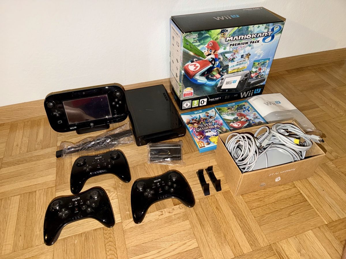 Nintendo Consoles: Nintendo Wii U Premium Pack OVP,  4 Controller + 2 Spiele – D'occasion à Kriens par minuB