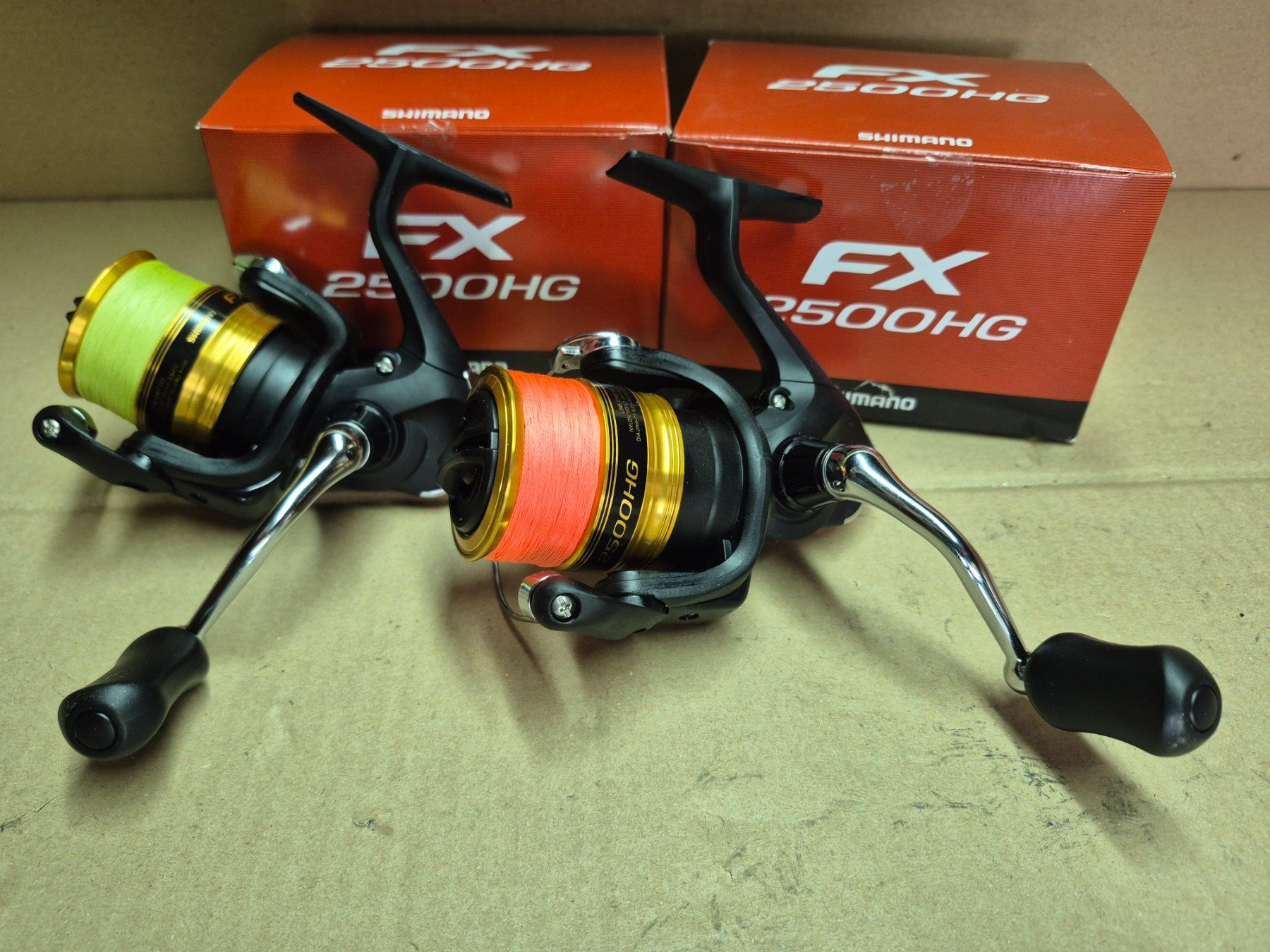 Tamburi & Mulinelli: 2 x SHIMANO FX HG 2500 mit Schnur – Nuovo e nell'imballaggio originale da Bigenthal venduto da FSB1 1