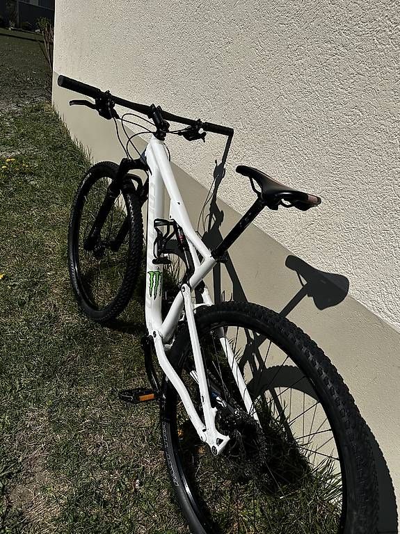 Specialized Biciclette: Mountainbike Spezialized – Usato da Landquart venduto da GR30022 1