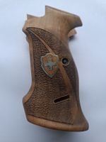 Sportliche Nussbaum Griffschalen für die Sig P210 