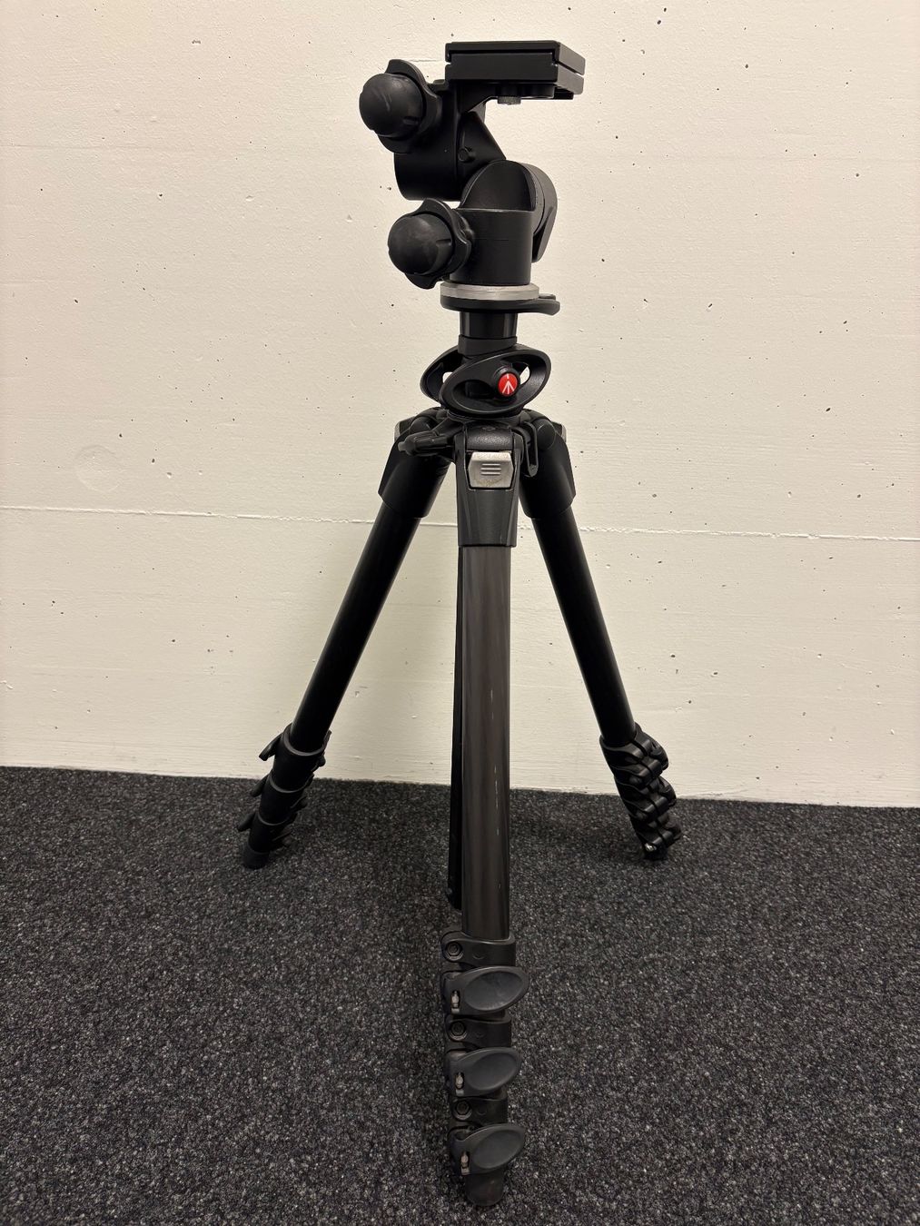Manfrotto Altri Accessori: Manfrotto Stativ & Nikon Blitzgerät – Usato da Gipf-Oberfrick venduto da larsson_27 1