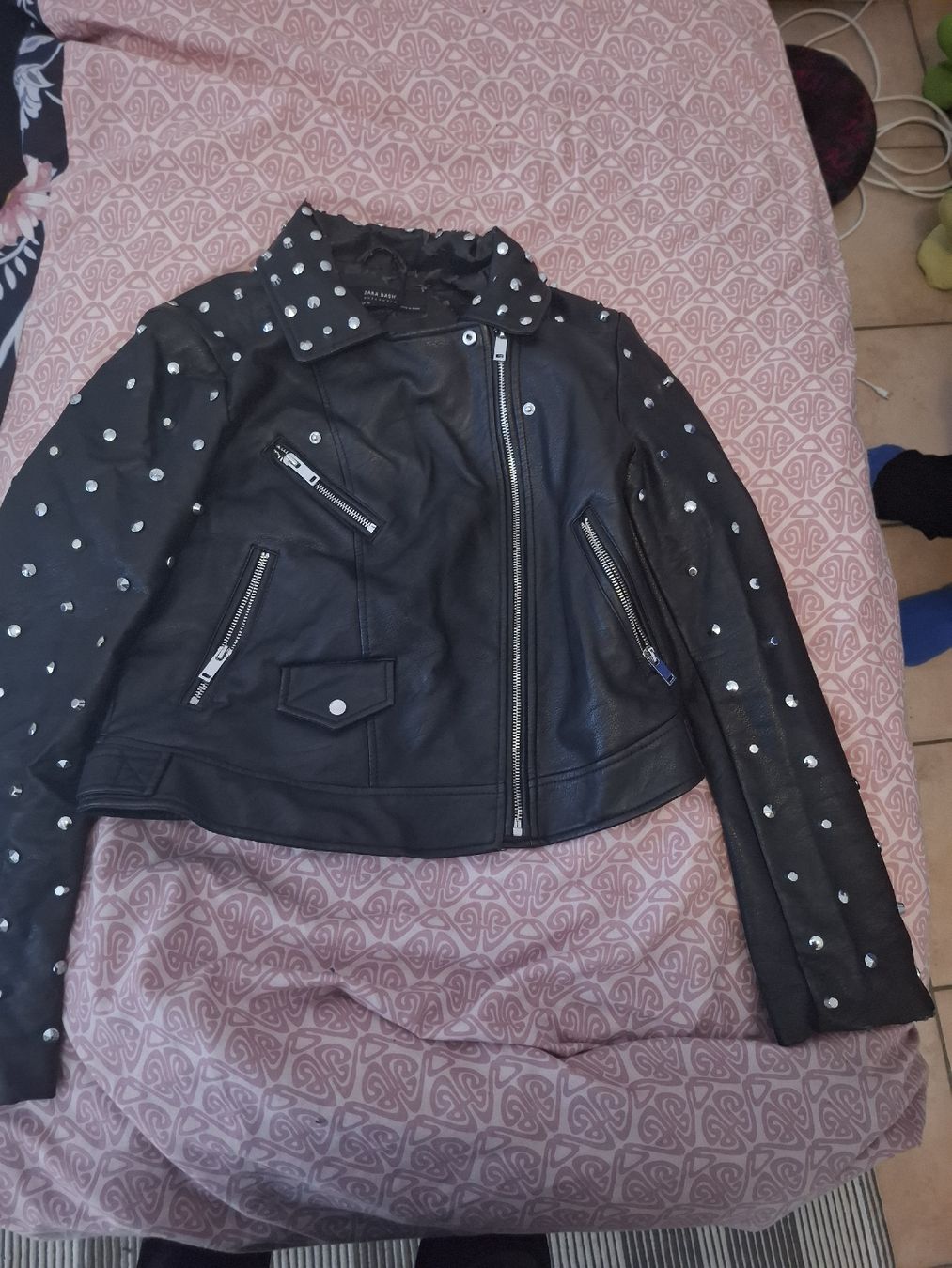 Zara Giacche: Giacca in pelle Zara Basic con borchie e teschio 💀 – Difettoso da Monte Carasso venduto da Buttefly 1