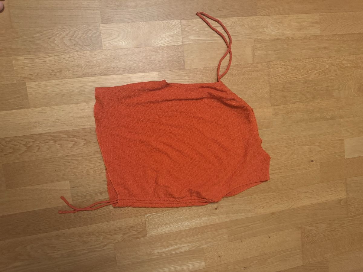 T-shirt: H und M Tops/Hose – Usato da Wolfwil venduto da sch_bf9s 1