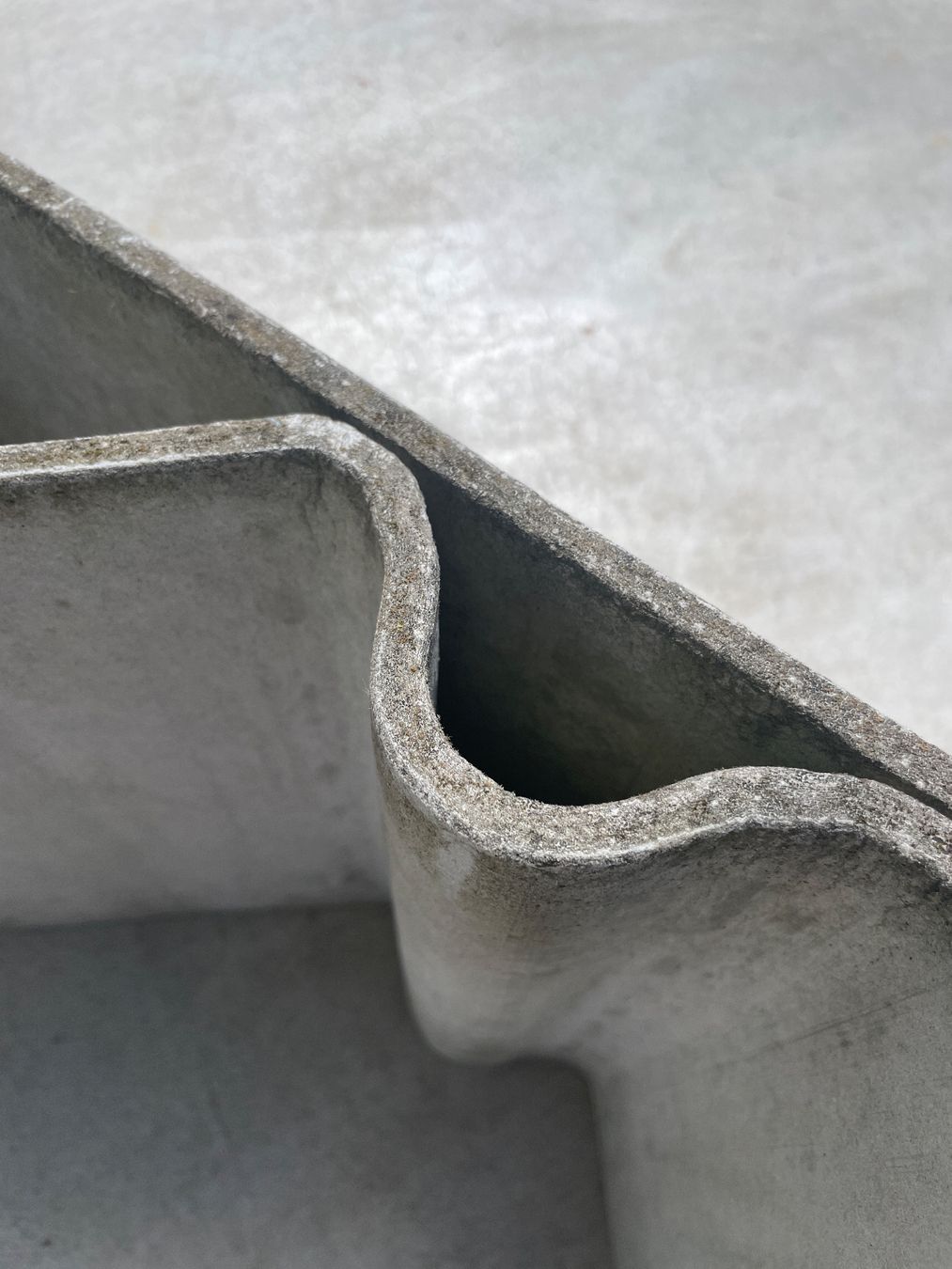 Eternit Tables: Willy Guhl  Beistelltisch Loop – D'occasion à Zürich par starch.studio 7