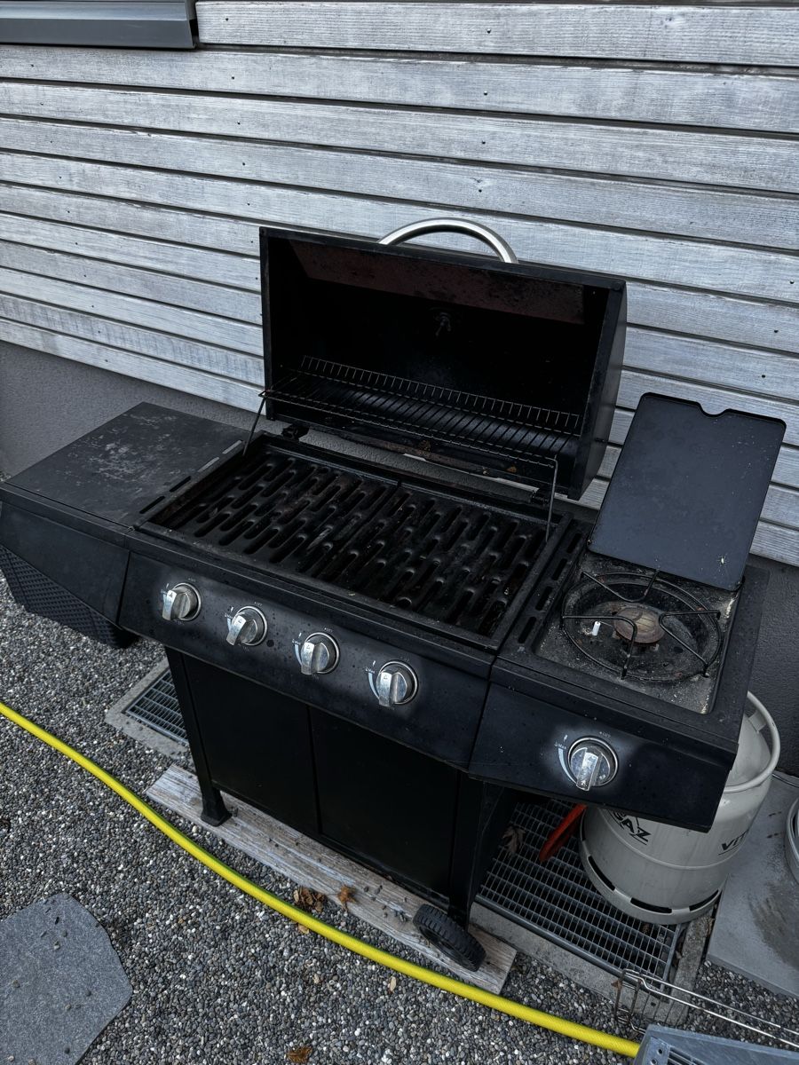 Griglie: Gasgrill Tando 4 Brenner mit Seitenkocher – Usato da Neuenkirch venduto da Ducatirider 1