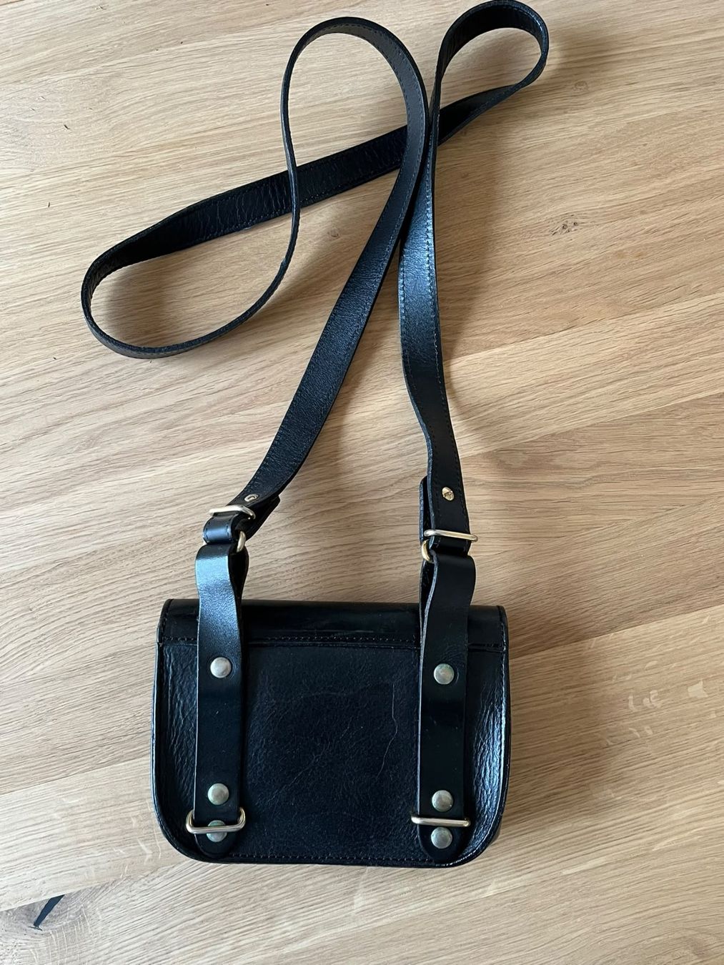 Borse da donna: Vintage Lederumhängetasche, klein – Usato da Steffisburg venduto da moa_5m7z 1
