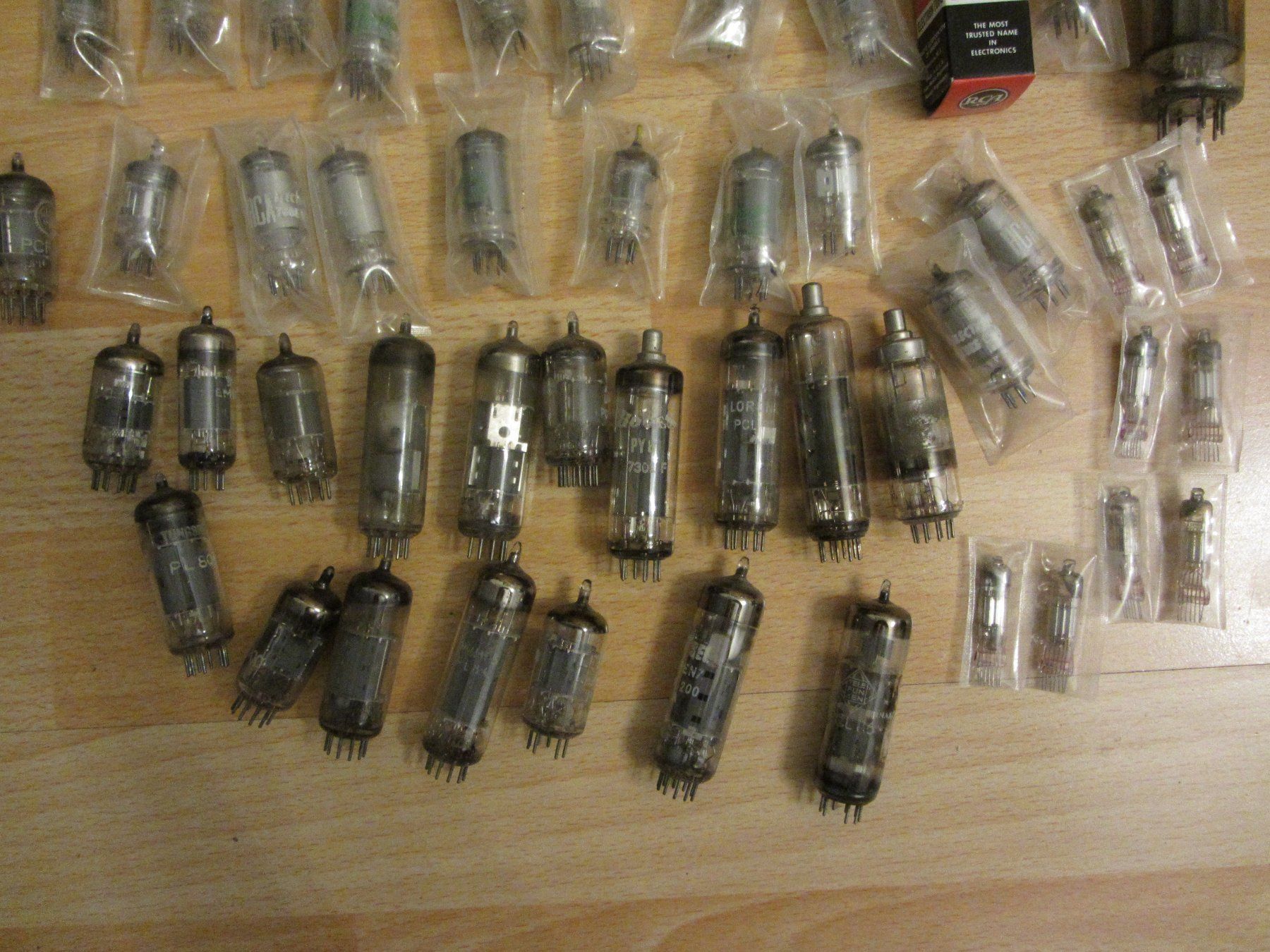 Componenti elettronici: Röhrenlampen verschiedene – Usato da Zürich venduto da bigboss 2