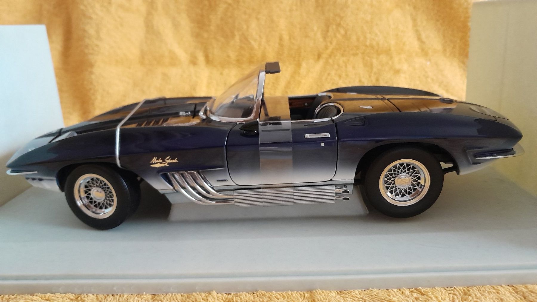 Chevrolet Modellini d'auto: UT models Mako Shark Corvette 1:18 – Nuovo e nell'imballaggio originale da Tafers venduto da Fbrh