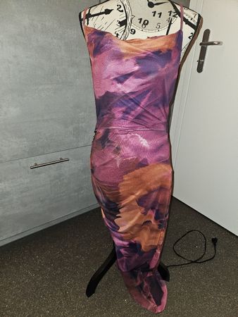 Kleid Grösse S neuwertig rot