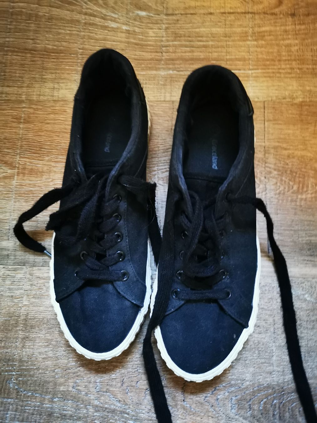 Scarpe da donna: Schwarze Sneakers  Grösse  40, Top Zustand – Usato da Balsthal venduto da Leila_Luna