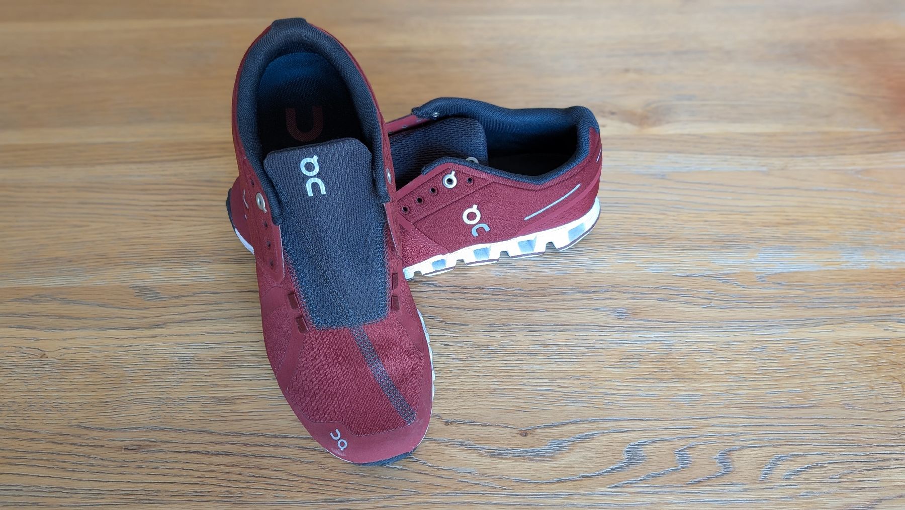 Scarpe da donna: On Running Sneaker Cloud 5 dunkelrot – Nuovo (secondo la descrizione) da Zürich venduto da rOxne