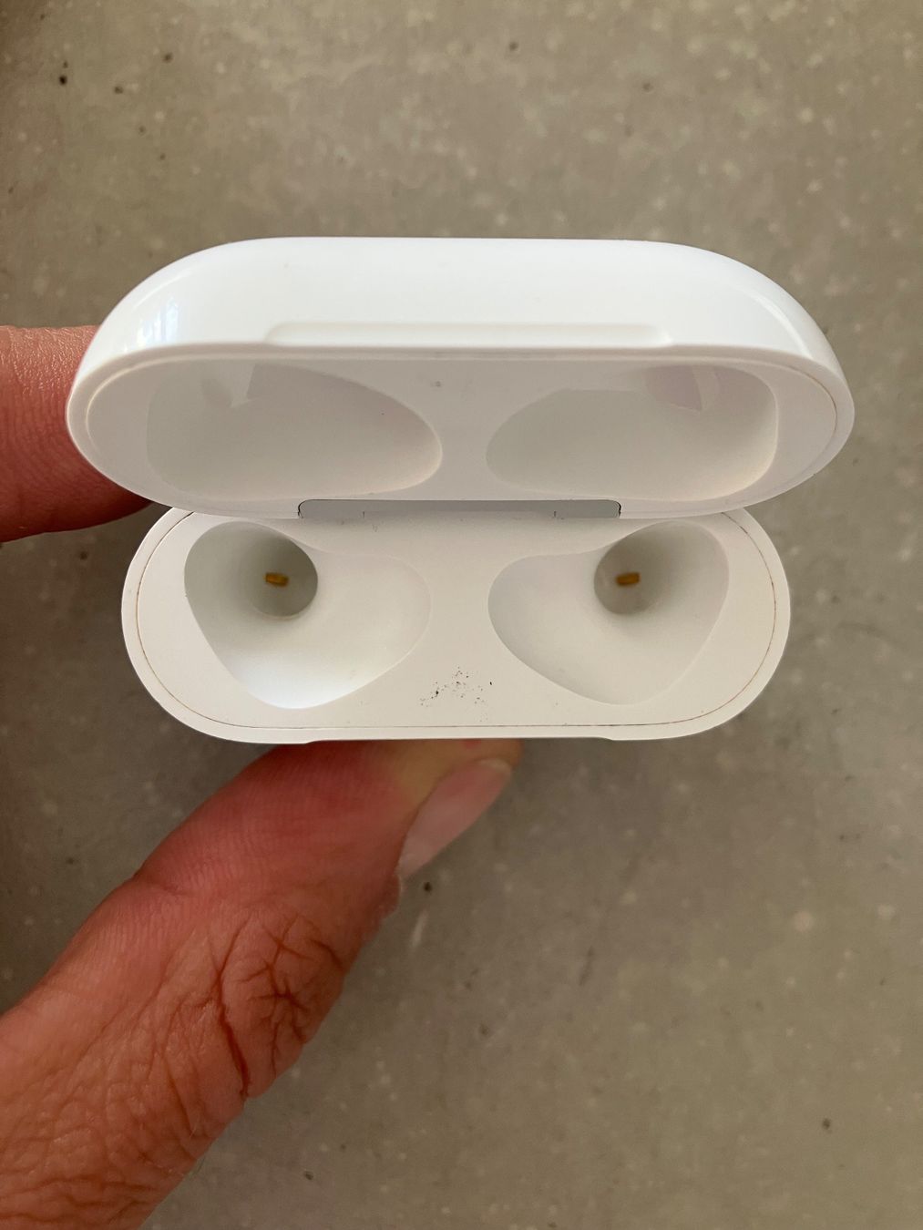 Apple Cuffie: Apple AirPods 3 Case – Usato da Lausanne venduto da mr.v 3