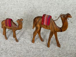 Kamelfiguren aus Holz