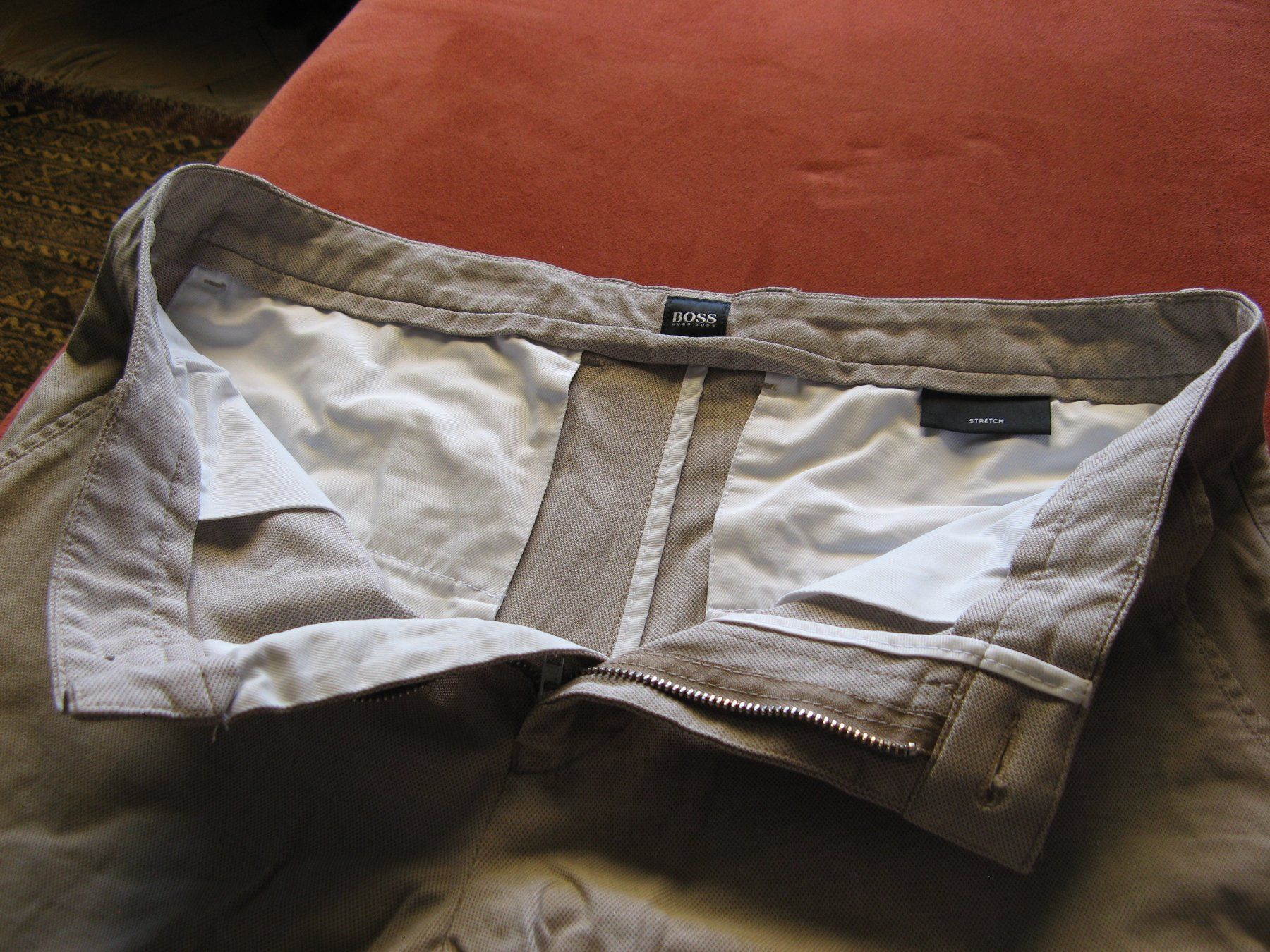 Hugo Boss Pantalons: kurze, beige Boss Shorts – D'occasion à Zürich par apil 7