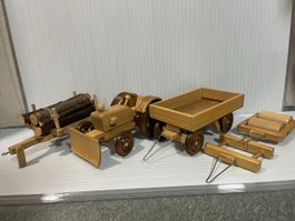 Holzspielzeug Traktor Anhänger und Geräten
