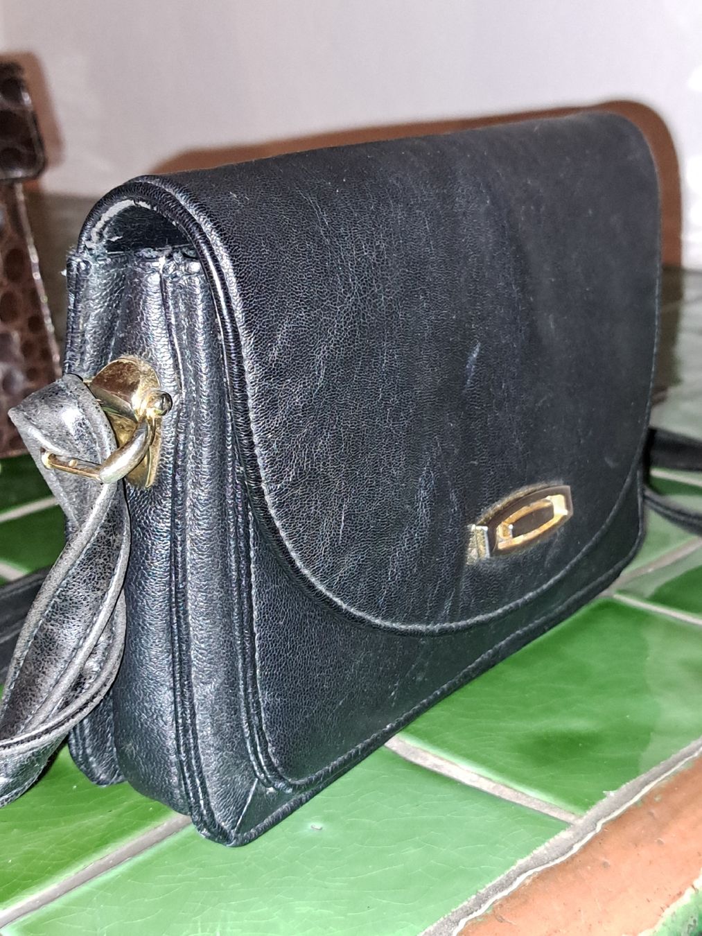 Borse da donna: Schwarze Vintage Handtasche aus Leder, klein, zeitlos! – Usato da Kölliken venduto da Upcycling-by-Mc-TAM 6