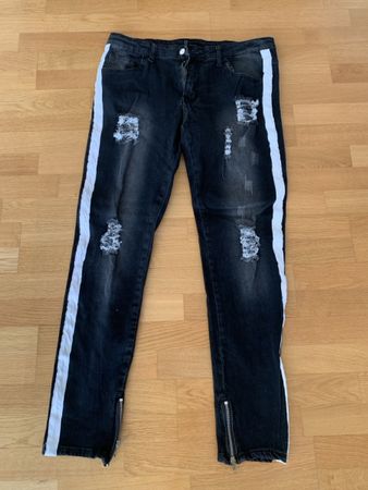Hosen mit weissen streifen